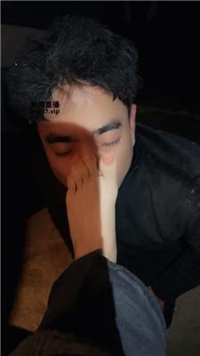 zf0dsxa24f5.jpg