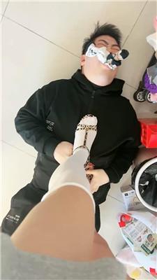 khxp0haclyn.jpg