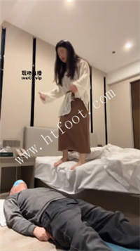 013211vy8mpf77yhh8mzhk.jpg
