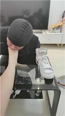 y544um0gdm1.jpg