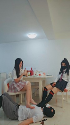 4evn4yiaxuv.jpg