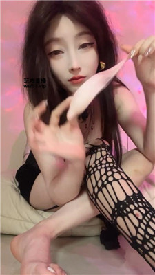 1r04hh04qn3.jpg
