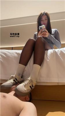 v4hmneql2r4.jpg