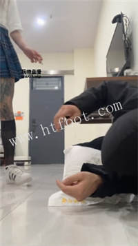 023732qz49glttf4yzyxxg.jpg