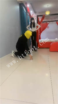 025159veb3kq8qkkno220d.jpg