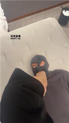 ly5m03cv2dl.jpg