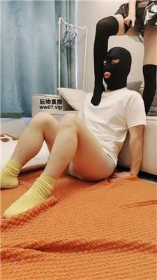 cujhk2mm05c.jpg