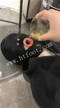 062503tixhloholwkkgklt.jpg