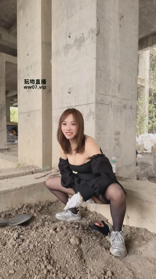 111449hn9cmo99lm9r333l.jpg