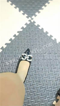 010412ipoqqls825tsrz84.jpg