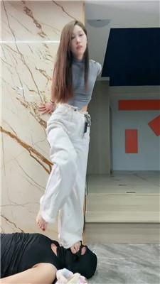 aleoew5sp4q.jpg