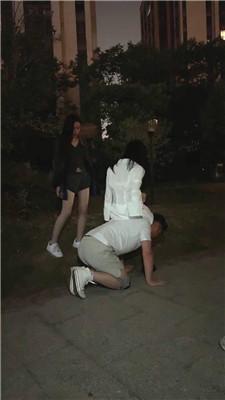 qgc1mlcdnsg.jpg