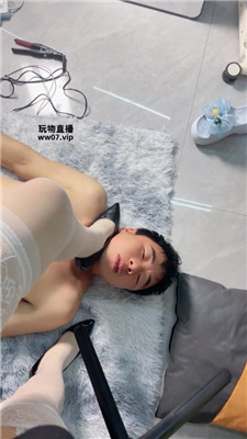 efywsaur4cm.jpg