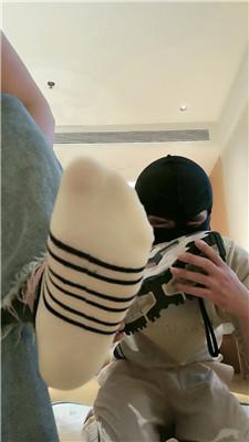 f0y5u1ge0g4.jpg