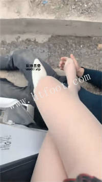 023210h71lyzfi1ijlag17.jpg