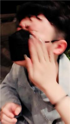 hkeca1xi4y0.jpg