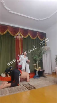 131207jmzf333p31blcmbc.jpg
