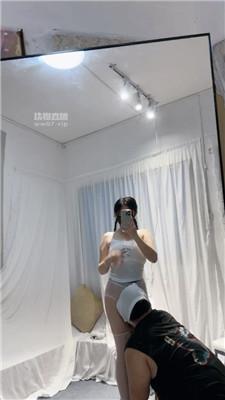 v33q1qm2i0u.jpg