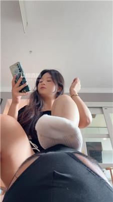 ots2hu5a2e4.jpg