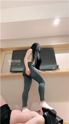 r0w3nycgcyq.jpg