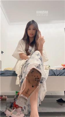 cqig42sb2b1.jpg