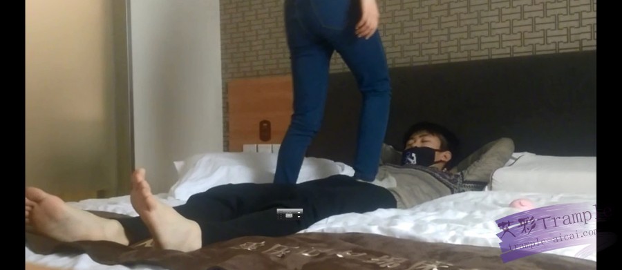 zxzhd1jm5bp.jpg