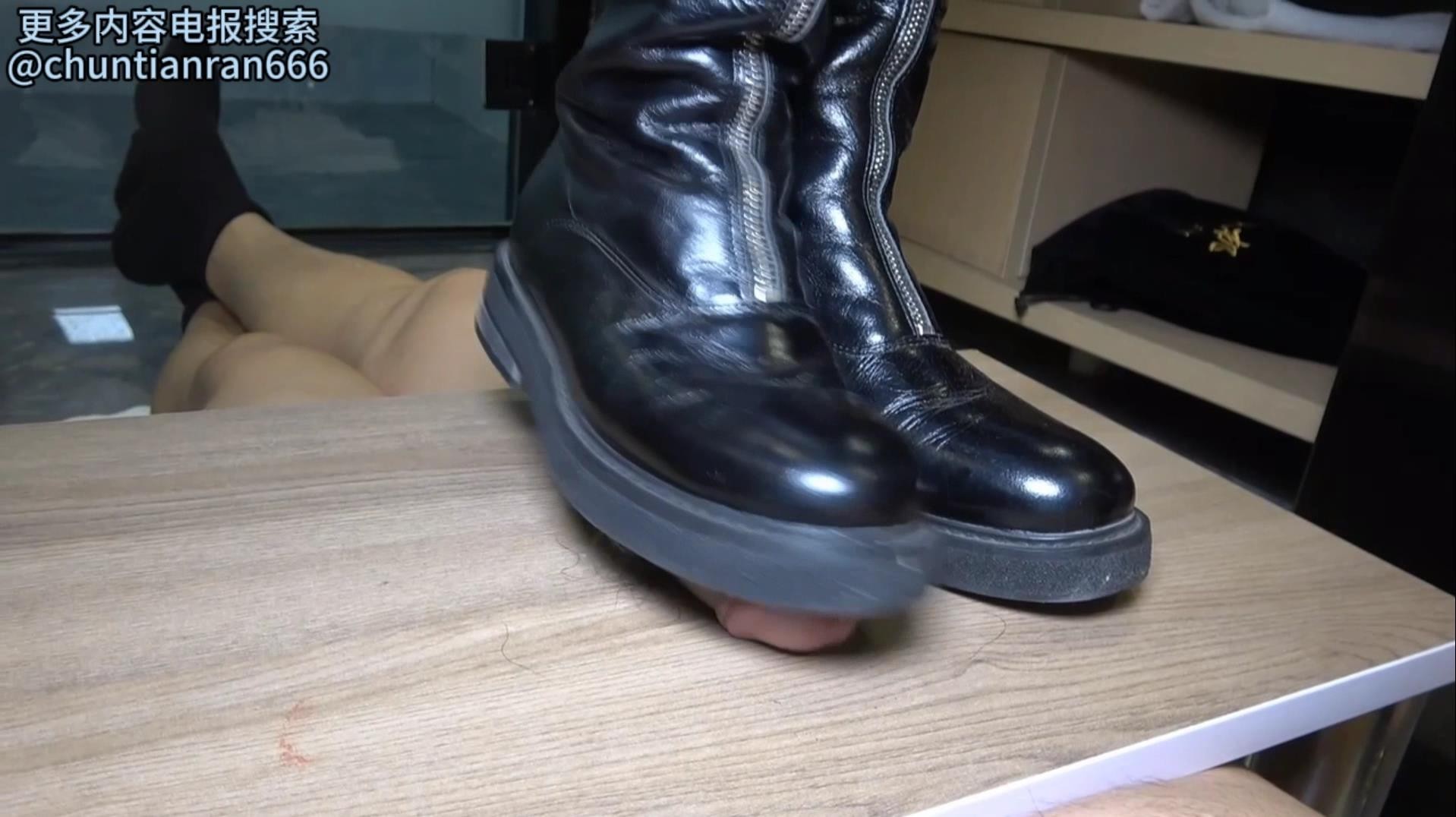 sutizcxs5d5.jpg sutizcxs5d5.jpg