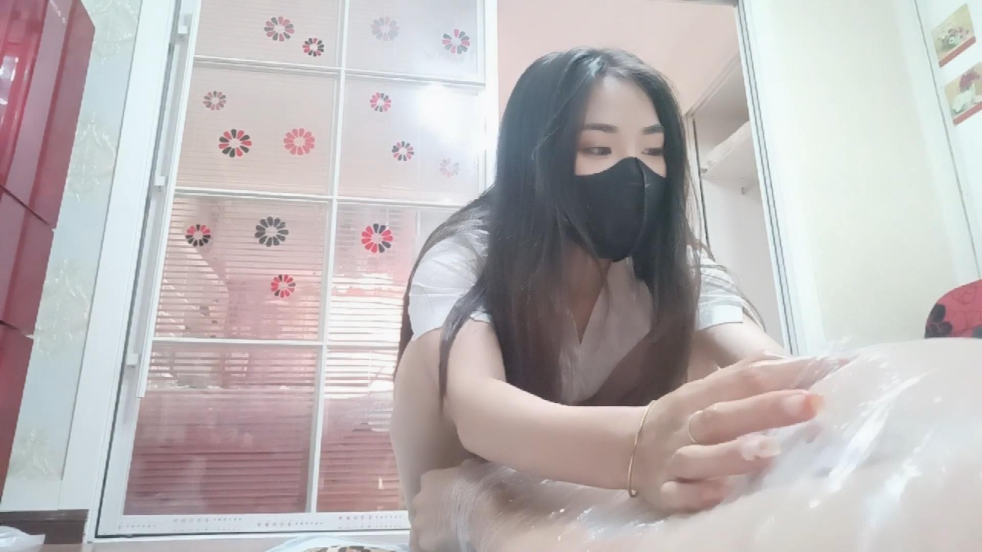 e0n1c5oonbg.jpg e0n1c5oonbg.jpg