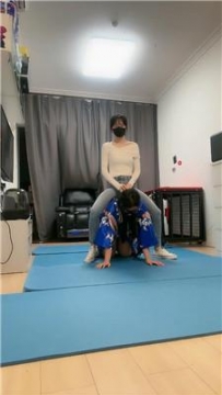 【调教视频】【暴主】母畜-囚禁狗笼-舔帆布鞋船袜-狗链遛狗 JS250303-34