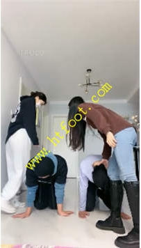TL26990 罗宾】带素人闺蜜凶残改造俩狗B65分钟