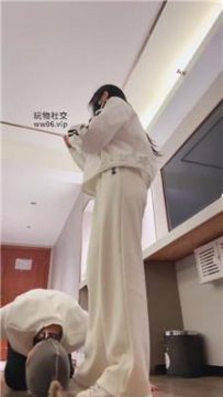【调教视频】【妮蔻】胶带捆绑-小白鞋白袜塞嘴暴力虐打 bf49484