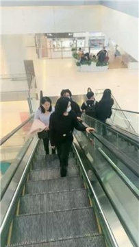 【调教视频】【伊潼】户外商场-楼梯间调情侣奴 JS250305-32