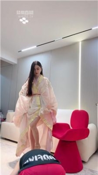 【调教视频】【风吟殿下】做汉服模特的脚奴 bf58507