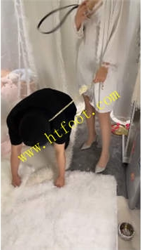 TL36942 艳狸】圣水泡面吞丝袜39分钟