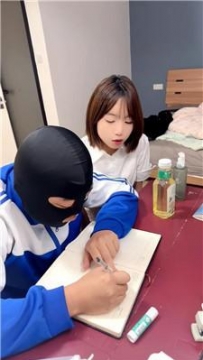 【调教视频】【也狗】黑丝美腿玩学生狗 bf60856