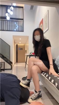 【调教视频】【萬一】帆布鞋肉丝调教 bf57152