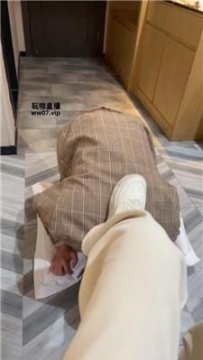 【调教视频】【沐沐】舔小白鞋棉袜-赏赐圣水 JS250331-7