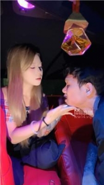 【调教视频】【煎饼狗子】开发陪酒小妹车内白袜调 JS250901-17