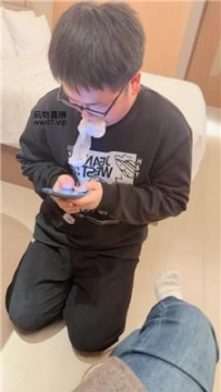 【调教视频】【安安安sama】嘴塞丝袜下跪伺候 JS250224-19