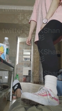 卡扎-帆布鞋瑜伽裤白袜足交