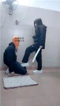 【调教视频】【奇了怪了】脏空军一号白袜连环踢踹虐打 JS250120-10