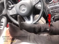 32700  户外车内品尝女神的长靴丝足美脚！