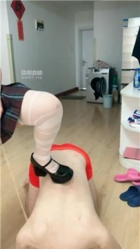 【调教视频】【秋颜】拍子虐打-白丝踩踏 JS250625-1