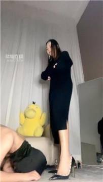 【调教视频】【日落殿下】铆钉高跟玉足虐 JS251229-45