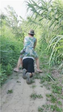 【调教视频】【小野猫】户外骑马遛狗 JS250709-32