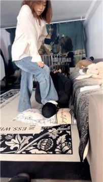 【调教视频】【小猫】圈养狗求圣水 JS251228-28