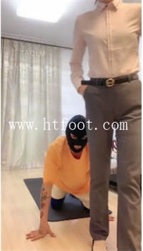 TL28984 暴力美学】职业装肉丝调教猪奴61分钟