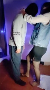 【调教视频】【霸王花】衣架狂抽废物奴 JS250112-50