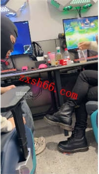 TLZB26243奈米-剧情网吧羞辱邻座恋足贱狗34分