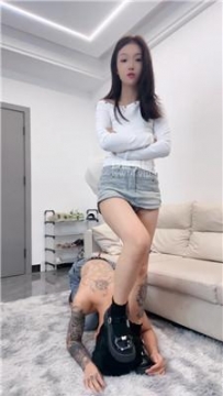 【调教视频】【冰山】原味黑棉袜碾压踩踏【双视角版】 bf57175